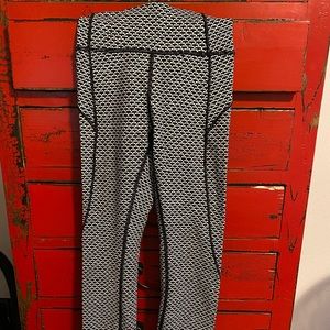 Lululemon black and white align leggings